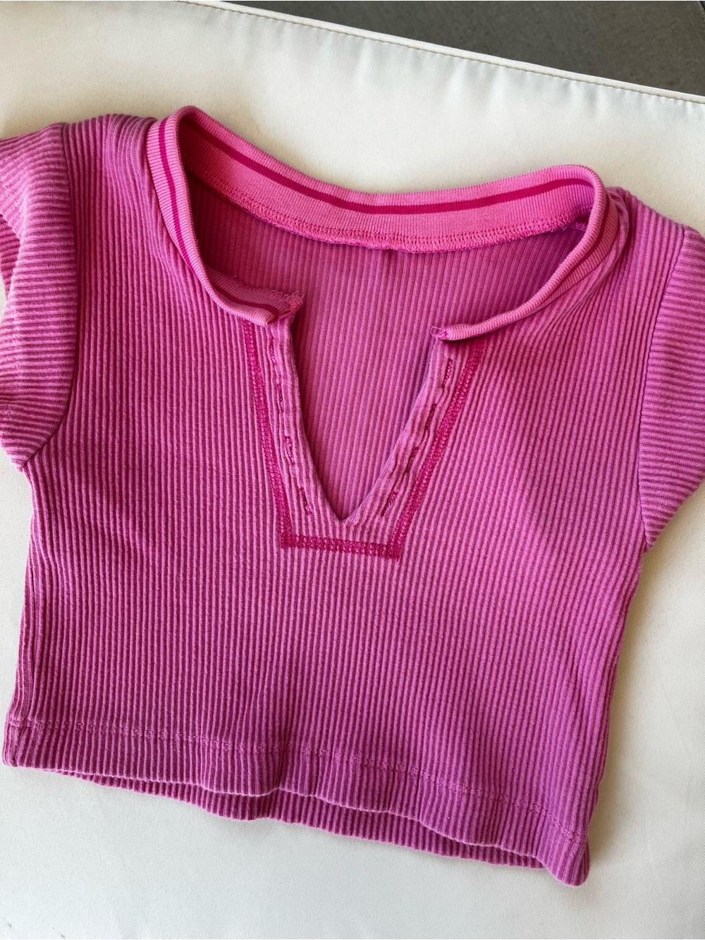 Ribbed Pink V-Neck Tee - Urban Outfitters